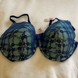 Victoria’s Secret lined perfect fit coverage bra